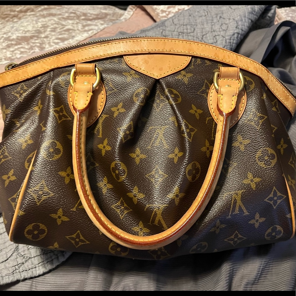 Louis Vuitton purse. Authentic.